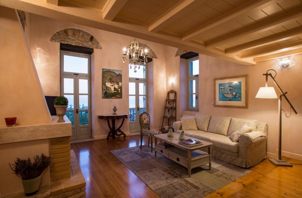 Kyparissia Old Town Lodge With Amazing Sea View ภายนอก รูปภาพ
