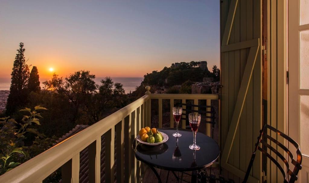 Kyparissia Old Town Lodge With Amazing Sea View ภายนอก รูปภาพ