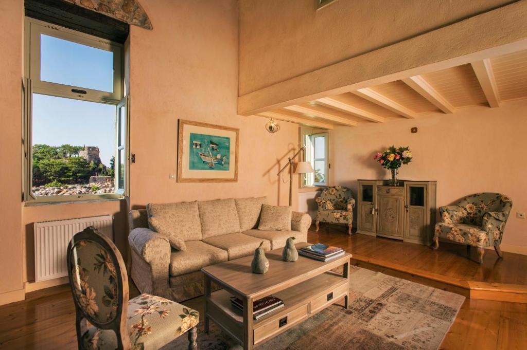 Kyparissia Old Town Lodge With Amazing Sea View ภายนอก รูปภาพ